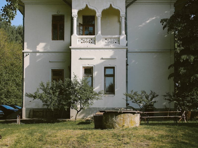 Attractive home exterior with well-maintained landscaping and mature trees in a Huntsville Alabama neighborhood